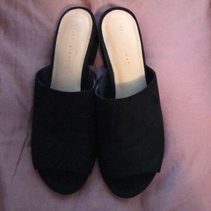 Open toe black sandals